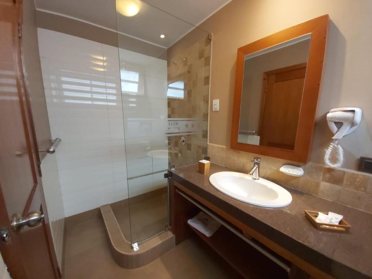 Hotel Heidinger Оксапампа Екстериор снимка