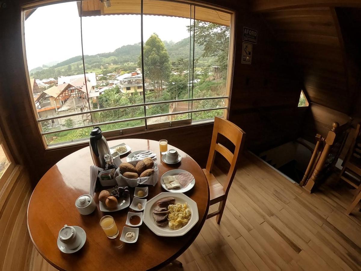 Hotel Heidinger Оксапампа Екстериор снимка