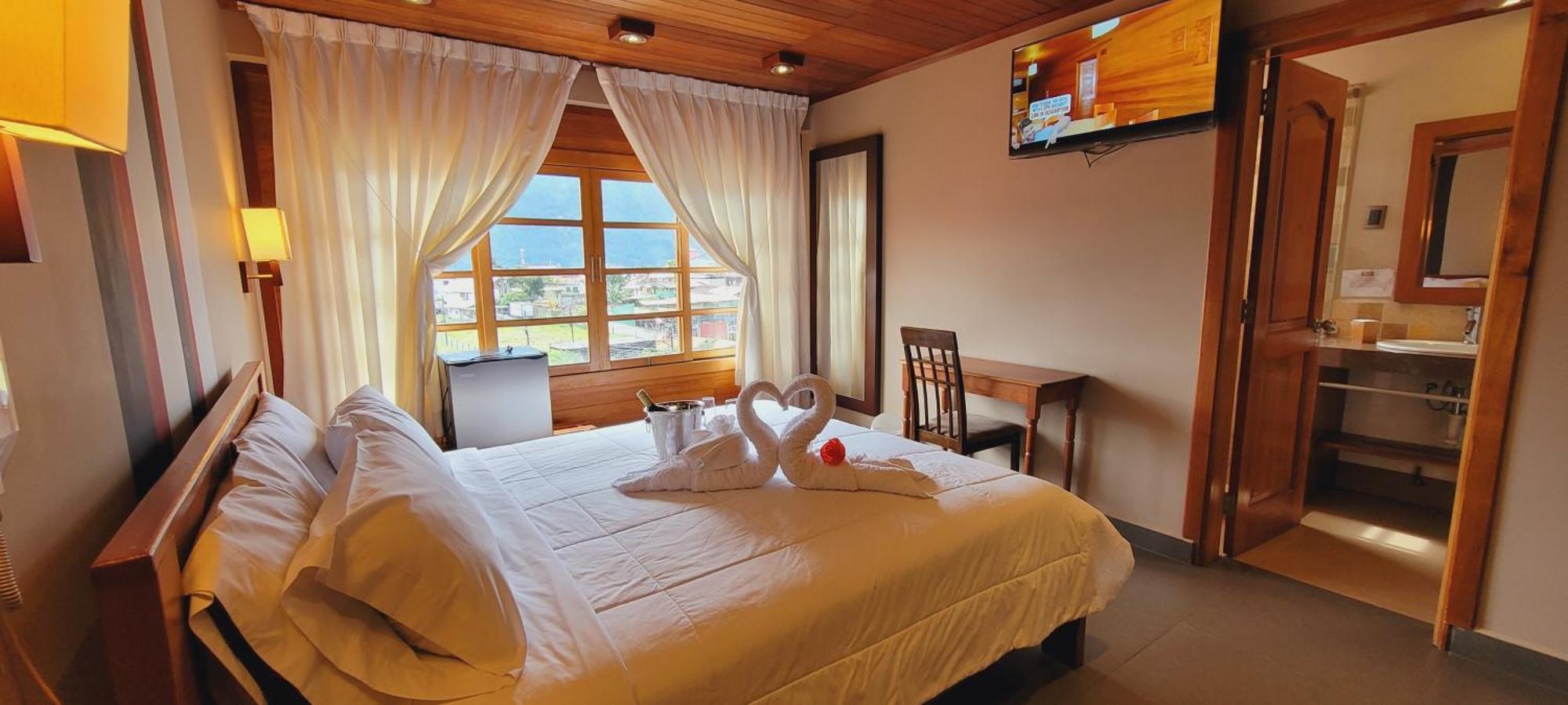 Hotel Heidinger Оксапампа Стая снимка