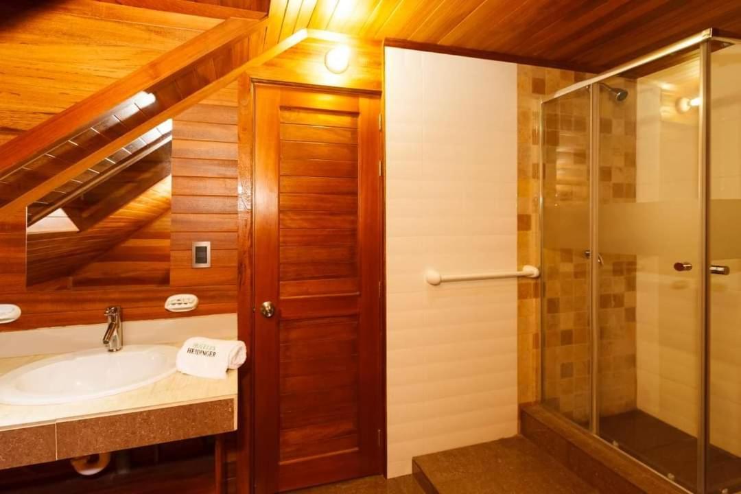 Hotel Heidinger Оксапампа Екстериор снимка